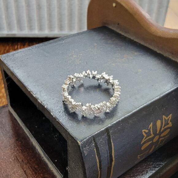Exquisite Rhodium-Plated Size 8 Eternity Band Ring with Baguette - Picture 4 of 9